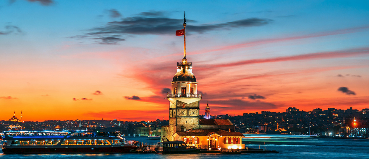 Istanbul Djevojačka kula (Leanderova kula) u zalazak sunca_1248X540