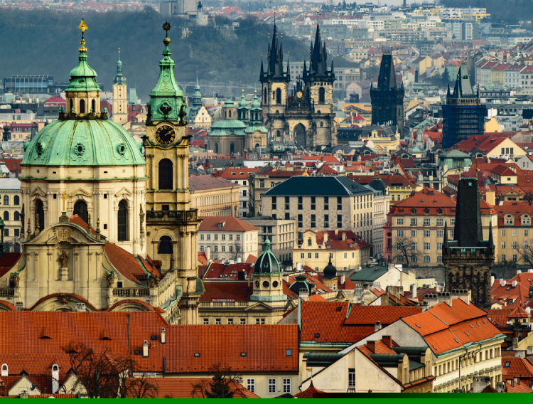 Prag panoramski pogled na grad_750X568